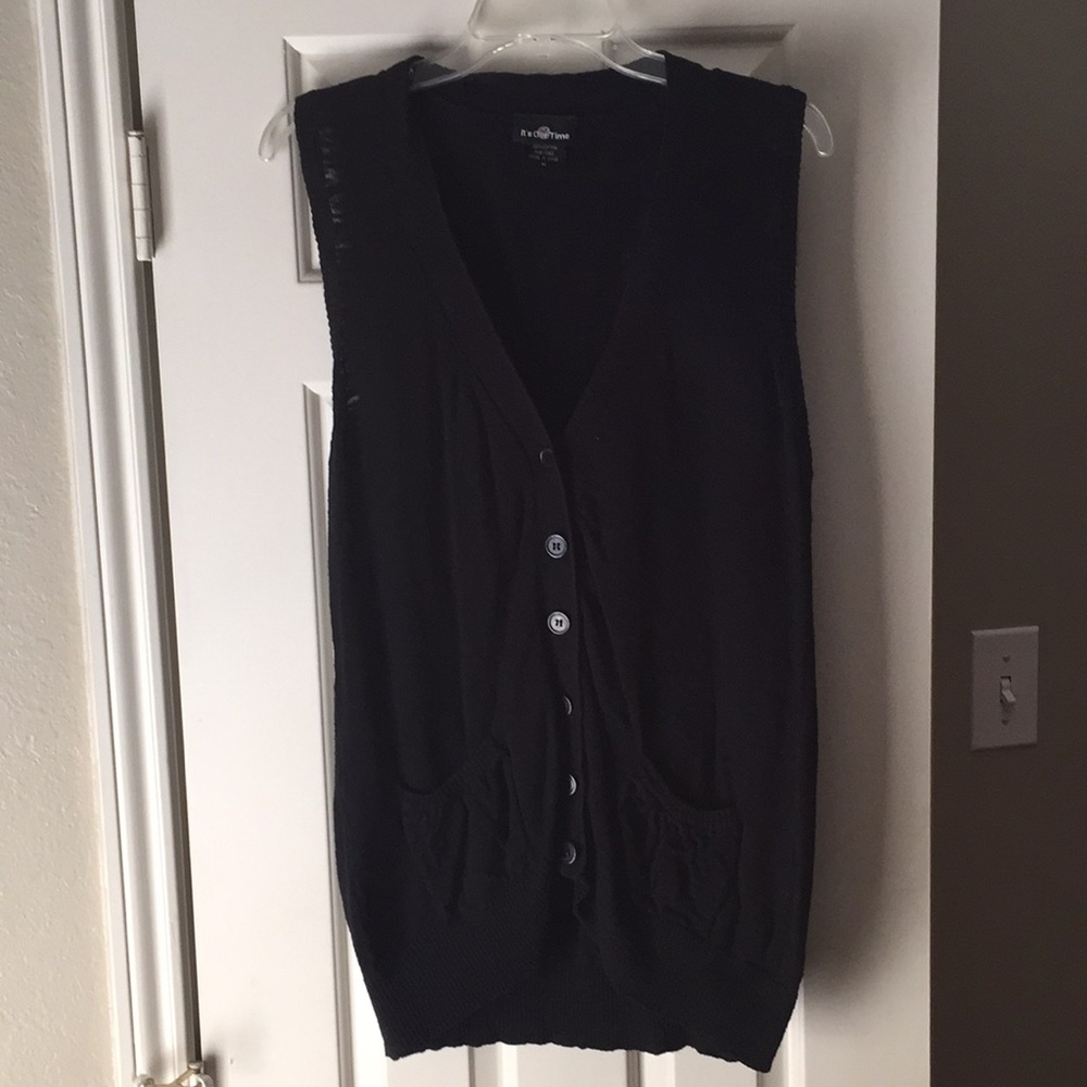 Black vest with pockets medium
